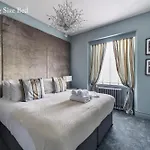 דירה The Governance