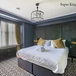 דירה The Governance