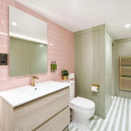 The Governance شقة