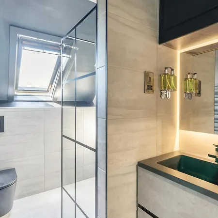 The Governance * ويندرمير