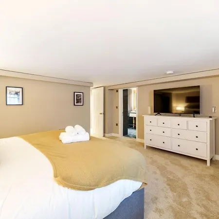 The Governance Apartmán *